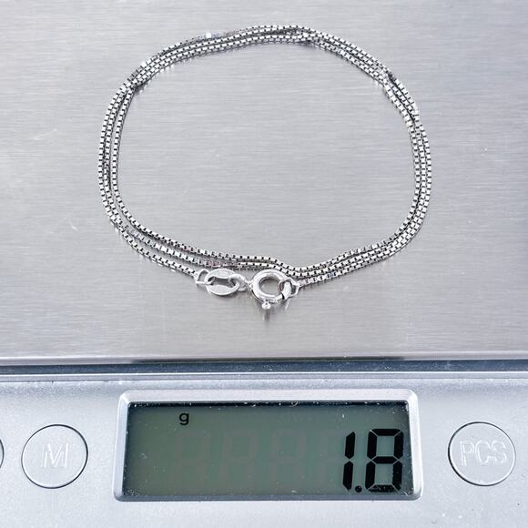 Vintage Italy Sterling Silver 925 0.8mm Box Chain Necklace 18" - Picture 3 of 3